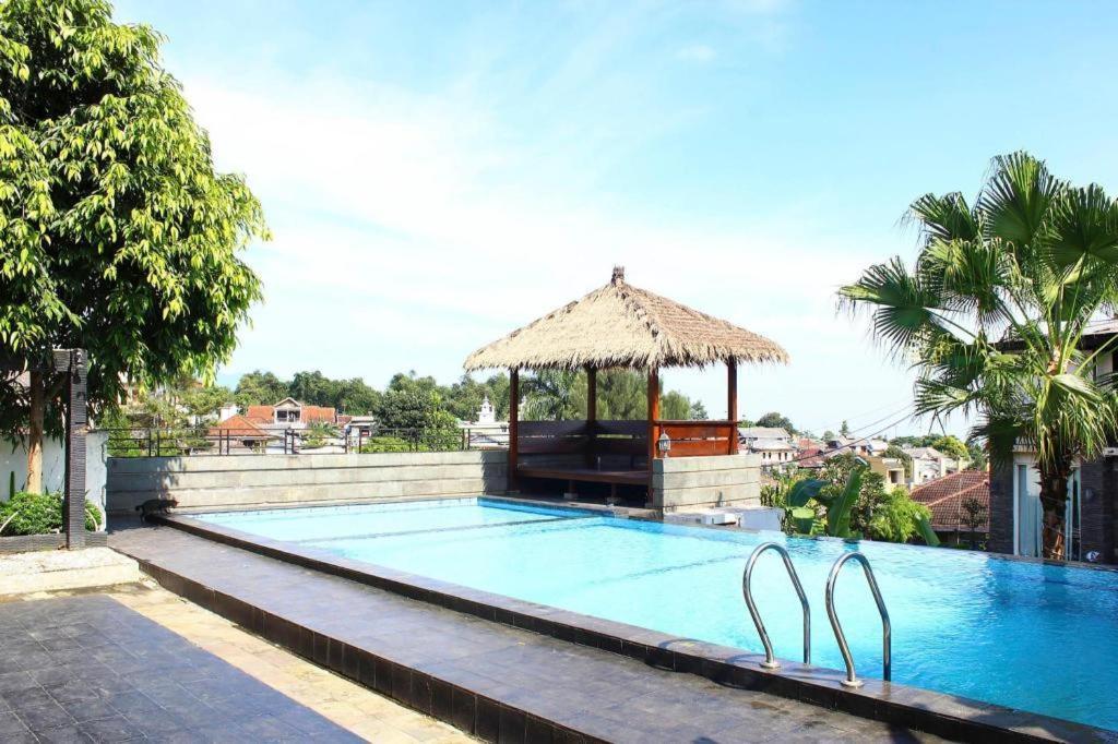 The Rizen Hotel Cisarua Exterior foto