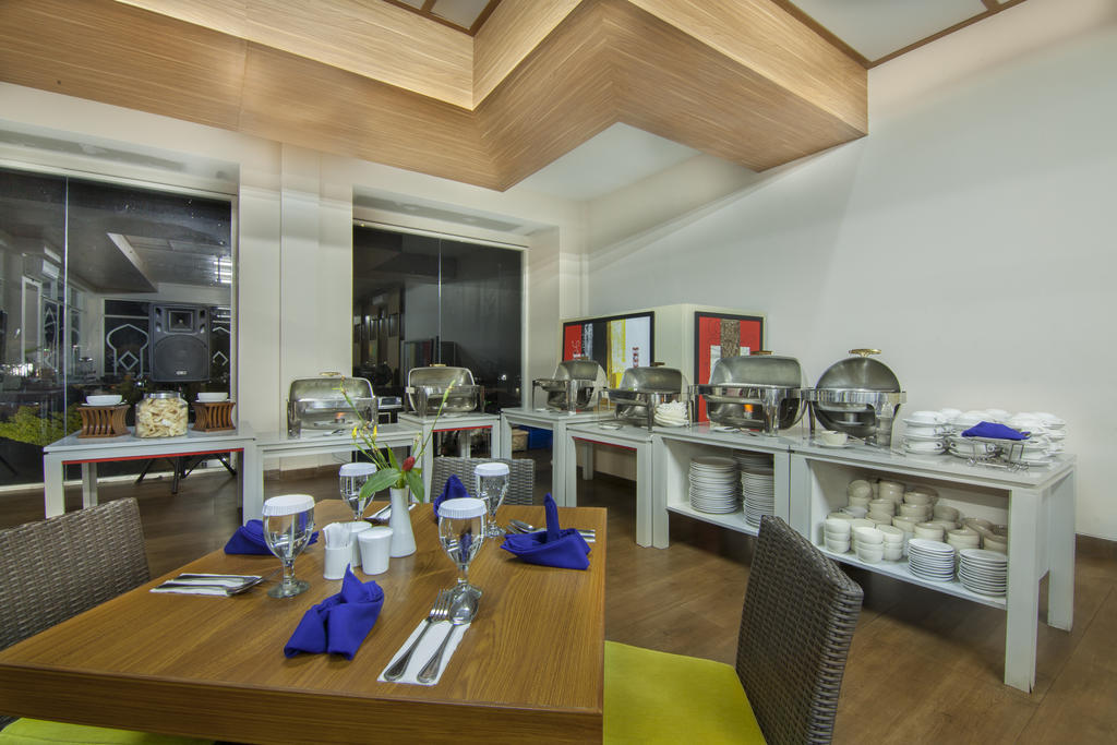 The Rizen Hotel Cisarua Exterior foto