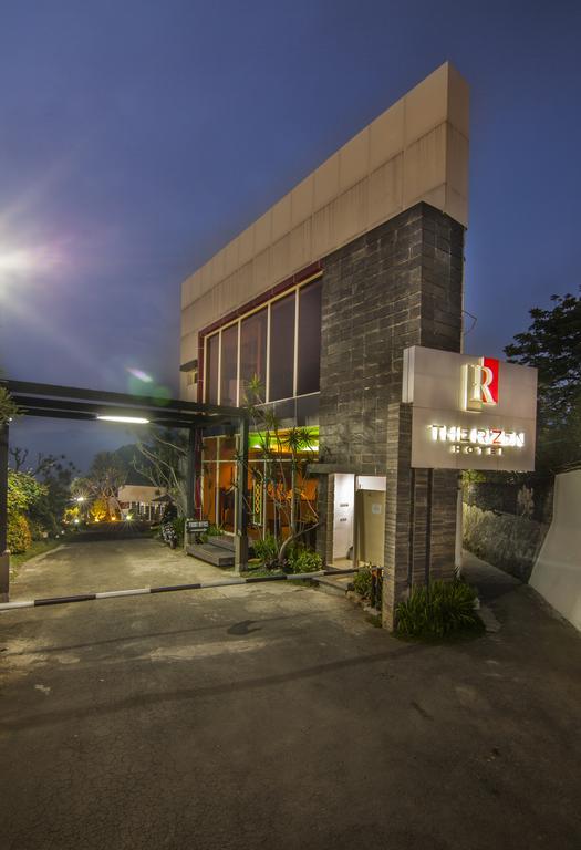 The Rizen Hotel Cisarua Exterior foto