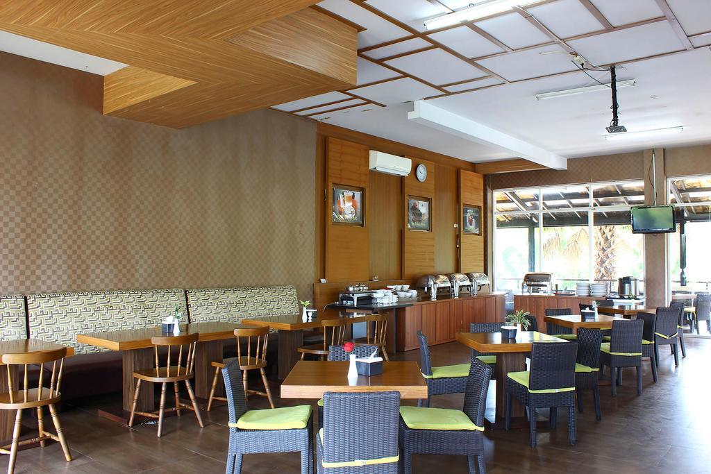 The Rizen Hotel Cisarua Exterior foto